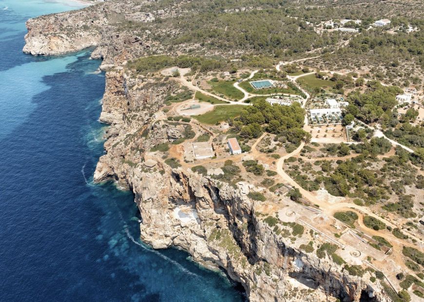Cap Menorca, the horizon as far as the eye can see